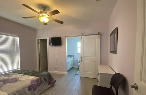Punta Gorda Cottage | Adorable New Lavender Cottage