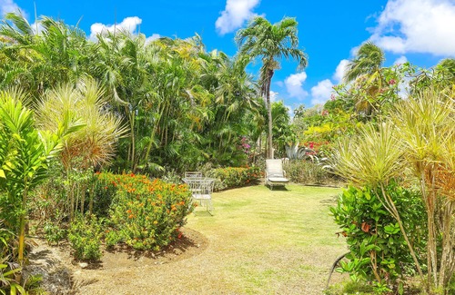Sandy Lane Cottage | Adorable Sunset Crest Home Near the Beach, Communal Pool, Full Kitchen, SmartTV