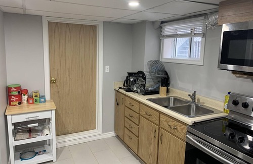 South Central House | Adorable two bedrooms unit with sperate entrance close to everywhere