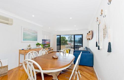 North Haven Apartment | Adrift at Dolphin Cove Apt 5 - riverfront modern