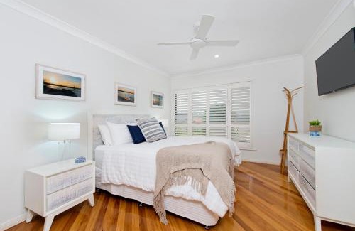 North Haven Apartment | Adrift at Dolphin Cove Apt 5 - riverfront modern