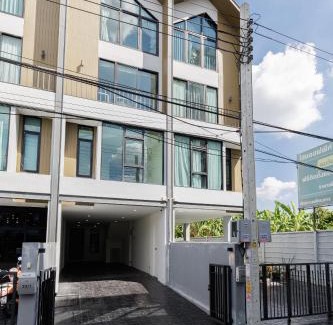 Sa Kaeo Apartment | Advanced townhouses can accommodate 14 people, with high-speed Wi Fi and parking on Netflix