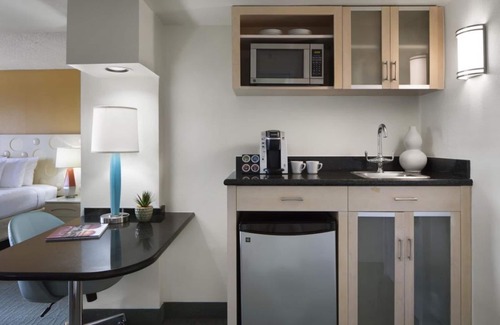 Waikiki Hotel | Adventure Awaits! 3 Comfortable Units, Near Kapiolani Park, Pool, Parking!