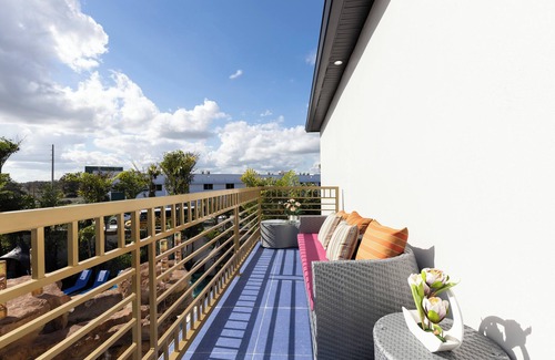 Loughman House | ADVENTURE ISLAND EXTREME PRIVATE ATTRACTION VACATION HOME
