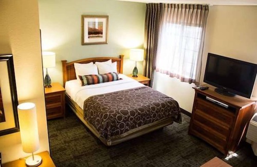 Las Colinas Resort | Adventure Trip! Minutes Walk from Thomas Jefferson Park! 3 Spaces, Pool Access!