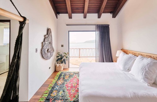 East End Apartment | Aerial Wisdom Room