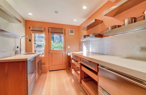 Crocker Highlands House | Aesthetically Elegant Downstairs Unit in Oakland