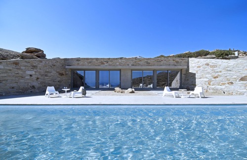 Ios Villa | Aetos soaring over the Aegean Sea