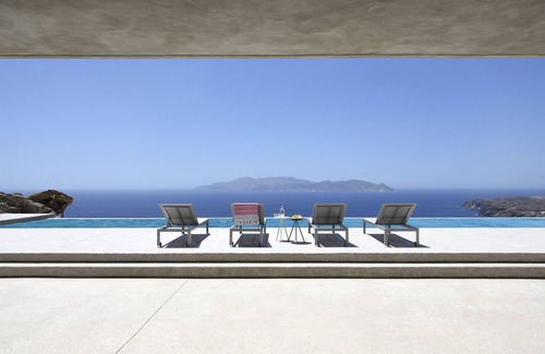 Ios Villa | Aetos soaring over the Aegean Sea