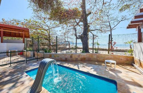 Toninhas House | Af-67 Toninhas Pé na Areia com Ar e Piscina Casa A