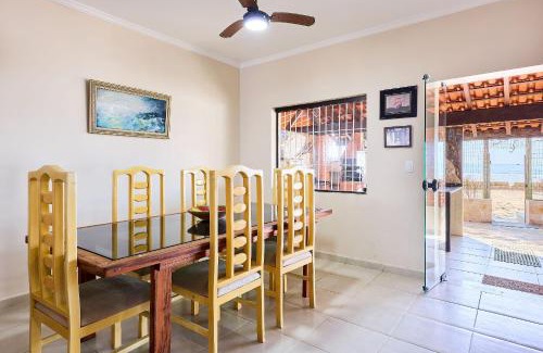 Toninhas House | Af-67 Toninhas Pé na Areia com Ar e Piscina Casa A