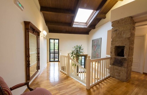 Cerdedo Villa | Affluent Mansion in Cerdedo with Private Swimming Pool