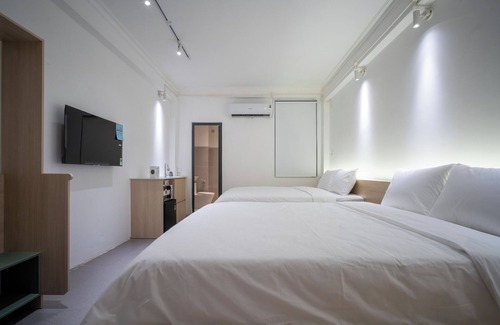 District 3 Apartment | Affordable Chic studio for 4 Guests with AC, WiFi in marvelous Hồ Chí Minh City