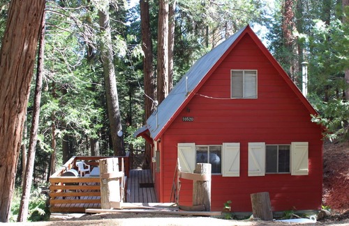 Alta Sierra Cabin | Affordable, Cozy and rustic Cabin in the Sequoia Nat'l Forest.