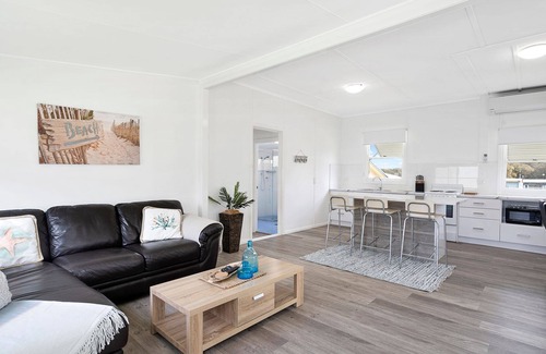 St. Georges Basin House | Affordable, Fully Renovated Cottage