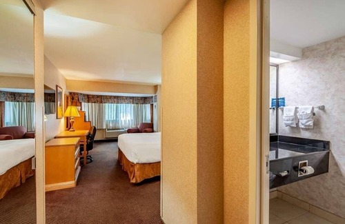 Radnor - Fort Myer Heights Resort | Affordable Getaway! Near Kennedy Center, and National Gallery of Art!