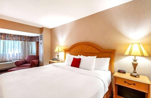 Radnor - Fort Myer Heights Resort | Affordable Getaway! Near Kennedy Center, and National Gallery of Art!