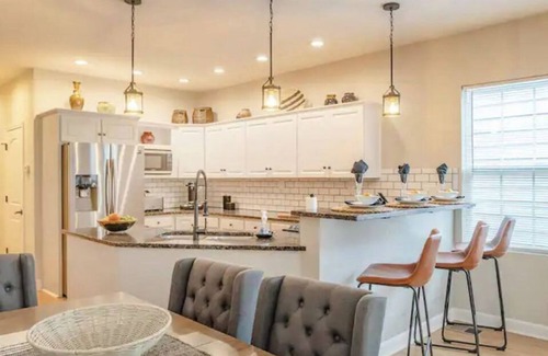 Highlands House | Affordable Luxury-All Kings-5 min to Urban Bourbon