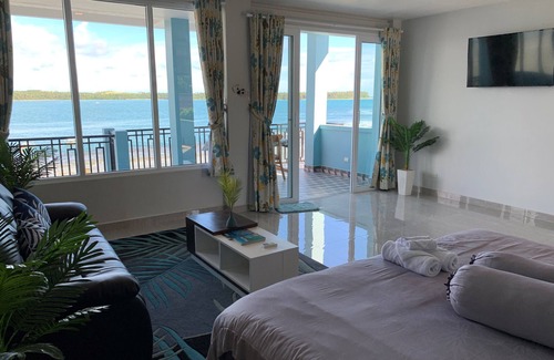 Nias Resort | Affordable luxury Deluxe oceanfront suite