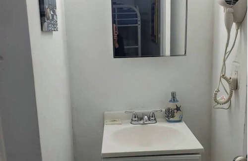 Little Havana Bed & Breakfast | Affordable Private Bedroom & Bathroom with AC in vibrant LittleHavana, Miami