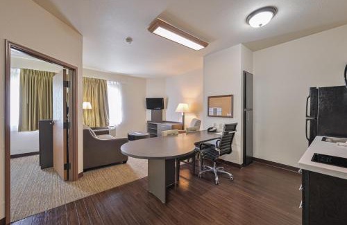 South Tulsa Hotel | Affordable Suites of America Tulsa