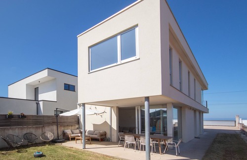 Razo da Costa House | AG Villa Razo Deluxe, with swimming pool and beach 400m away