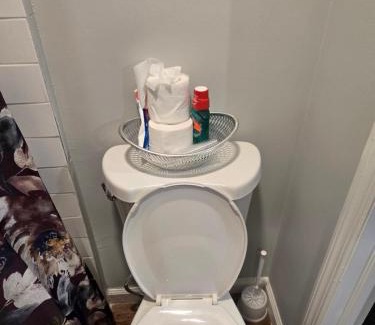 Newark House | Agape queen room 6D