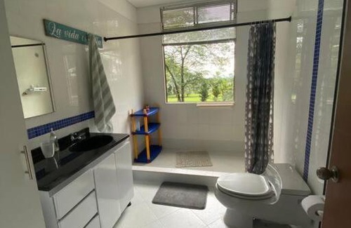 Restrepo House | Agradable y hermosa casa de campo con piscina.