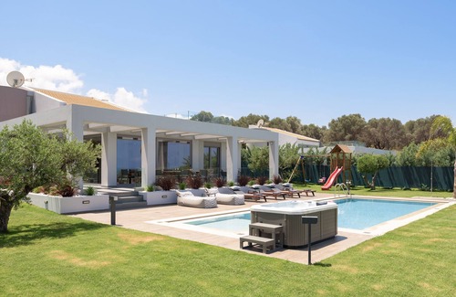 Houdetsi Villa | Agrielia Villa II, Graced by Heated Spa Whirlpool