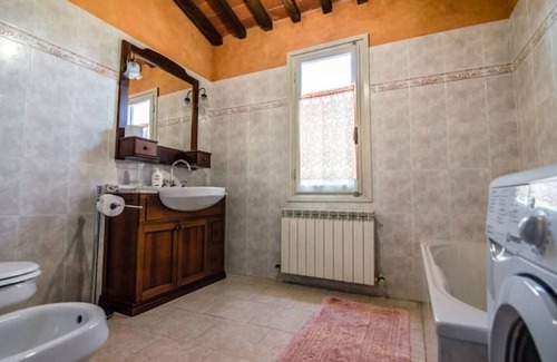 Mologno Other | Agriturismo in Fattoria: Intera Struttura