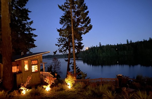 Grapeview Cabin | Ahab’s only available with, Captains Cabin it rents for 195, Captains’ 325.