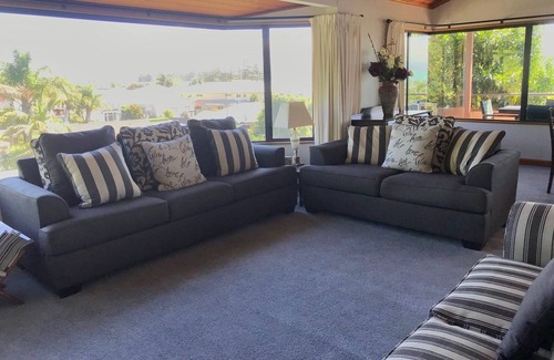 Bluff Hill House | Ahuriri, Seaside in the City (+ free wi-fi, secure parking)