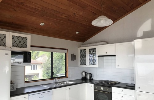 Bluff Hill House | Ahuriri, Seaside in the City (+ free wi-fi, secure parking)