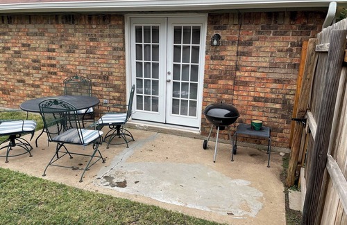 Wheatland House | Aimee's Retreat on Robinson! Convenient to University of OK in Norman!