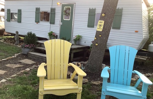 Higginsville House | 'Ain't She Cute' Country Cozy near Higginsville