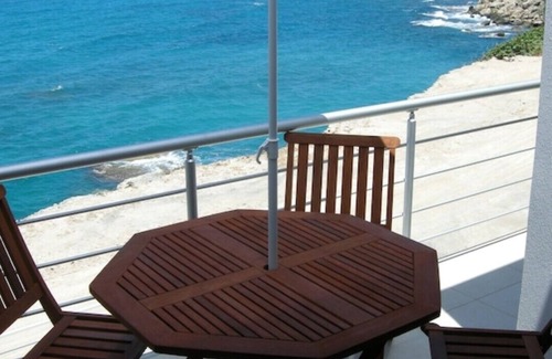 Kucukerenkoy Apartment | Air-conditioned Apartment As Close To The Sea As You Can Get