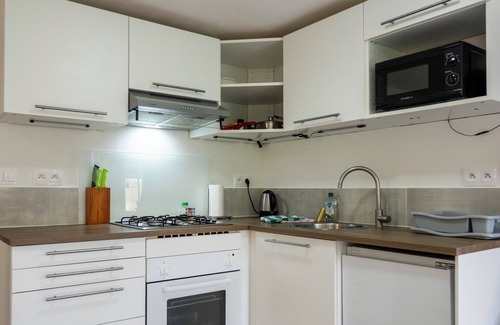 Puivert Apartment | Air-conditioned apartment with shared pool