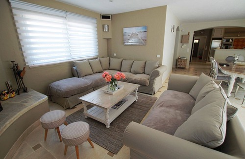 Grimaud Villa | Air-conditioned Provencal villa with heated swimming pool in Grimaud.