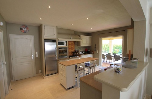 Grimaud Villa | Air-conditioned Provencal villa with heated swimming pool in Grimaud.