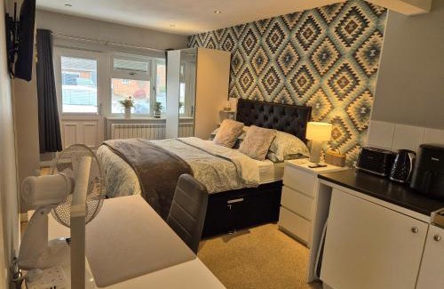 Milton Keynes Apartment | Air Conditioned self-contained private annexe