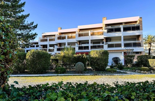 Hyeres Apartment | Air-conditioned studio for 4 people, 50m from the beach - Les Salins d'Hyères