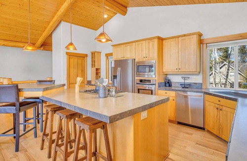 Three Rivers House | Air conditioning, on the Deschutes River, Kids friendly, quiet neighborhood