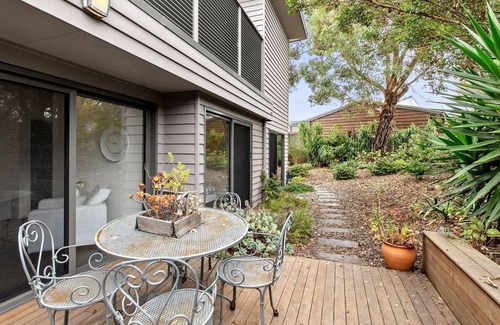 Aireys Inlet House | Aireys Delight a stunning beach house with gorgeous views to Aireys Inlet Lighthouse