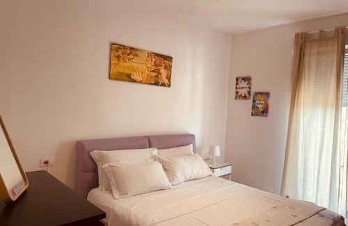 Marina Julia House | Airport Flower Home