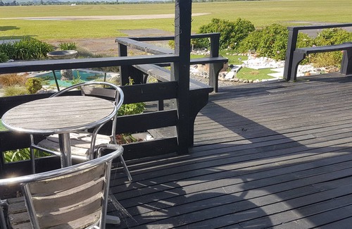 Solway Apartment | "Airside" 2 bed apt, on Hood Aerodrome Masterton perfect for a weekend away