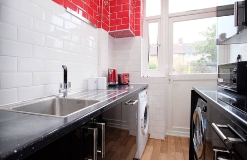 River House | Airy 3 bedroom house with free parking n Garden
