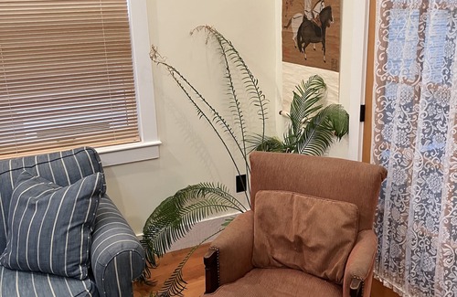 Jamaica Plain Apartment | Airy new apt for 2-6. Off-street parking. Walk to shops/restaurants/subway/bus