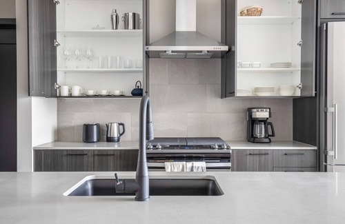 West Loop Apartment | Airy West Loop 1BR w/Pool, Gym, nr. Fulton Market, by Blueground