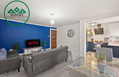 High Barnet Apartment | Aisiki Apartments at Barnet, Ground Floor, 2-Bedroom & 1-Bathroom, Pet-Friendly Flat, Double Beds with Free Wi-Fi