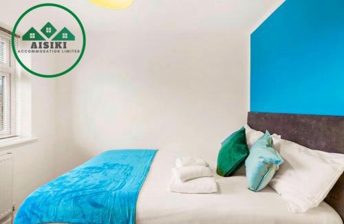 High Barnet Apartment | Aisiki Apartments at Barnet, Ground Floor, 2-Bedroom & 1-Bathroom, Pet-Friendly Flat, Double Beds with Free Wi-Fi